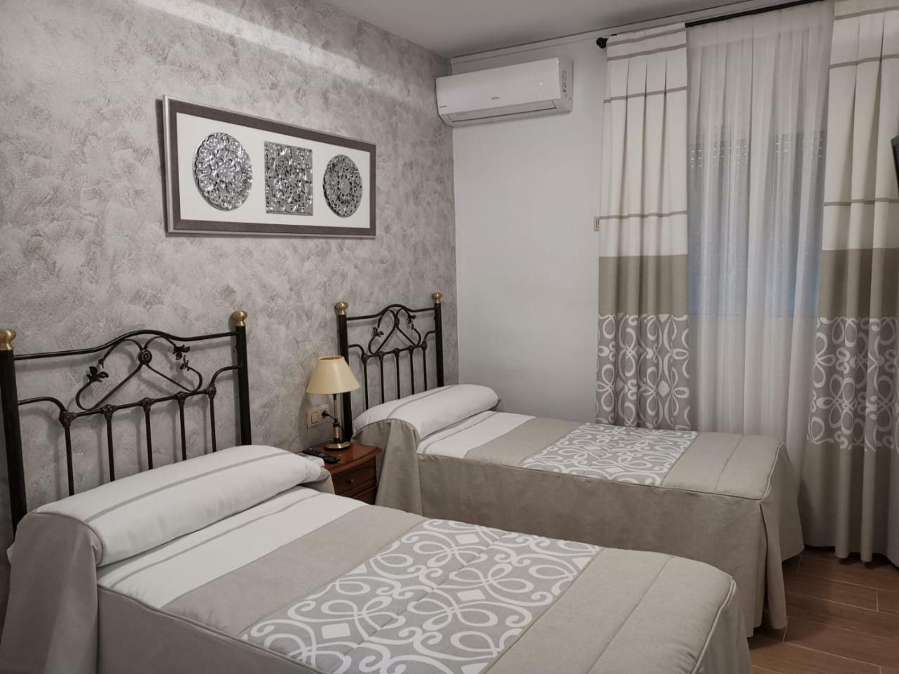 Hostal El Sevillano Rus Zewnętrze zdjęcie
